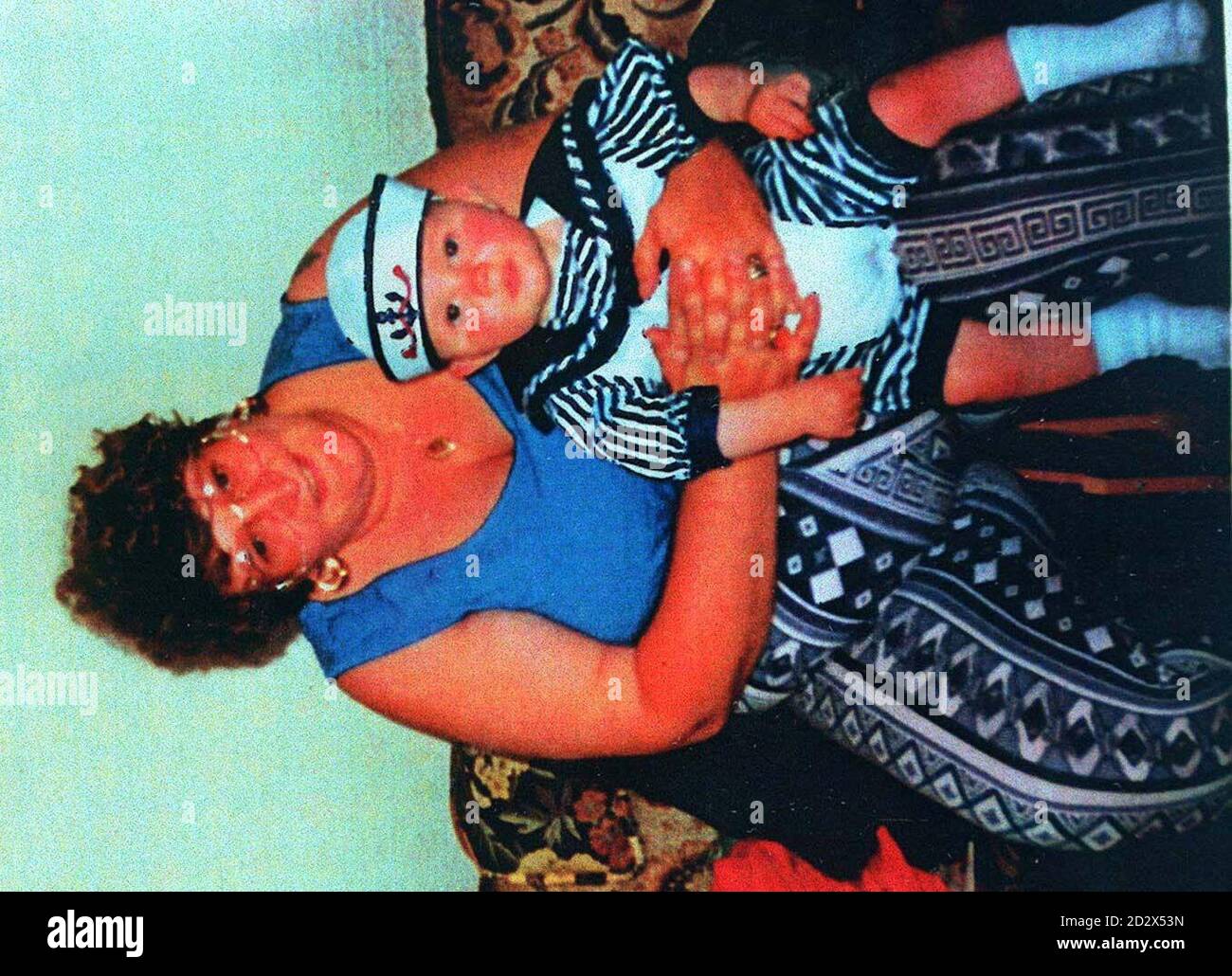 Die größte 'Looser' der Midlands, die vom Slimming World Magazin ausgezeichnet wurde, ist die 40-jährige Sue Burton aus Smethwick, die ihr Gewicht im Laufe von 15 Monaten von 24 auf 11 Steine reduzierte. Sue, die 6-7 riesige Mars-Riegel und ein Dutzend Marmelade Donuts pro Tag zu essen pflegte, brauchte eine plastische Operation, um die überschüssige Haut um ihre Taille nach ihrer Schlankheitsbemühung zu entfernen. 26/09/96 Es wurde bekannt gegeben, dass Sue im Rennen für die Frau des Jahres der Slimming World Award war und stand, um einen Hauptpreis von 3,000 oder einen Urlaub in Bali zu gewinnen. Stockfoto