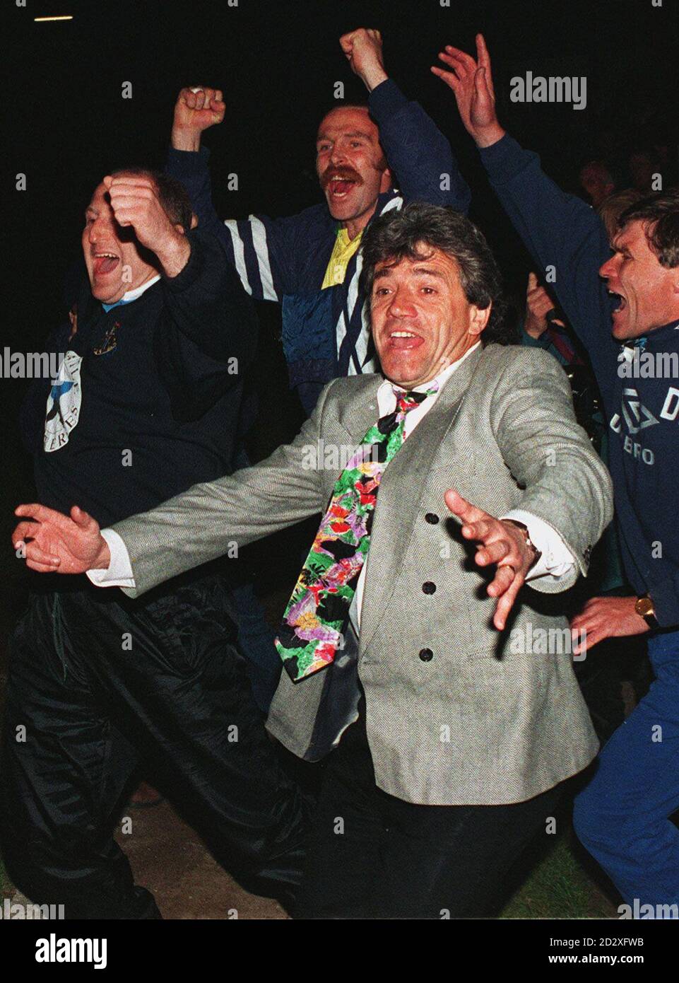 Bibliotheksdatei 255877-1, datiert 4.5.93. Newcastle United Manager Kevin Keegan feiert nach dem Sieg gegen Grimsby, um Aufstieg in die Premier League zu gewinnen. Keegan gab heute (Mi) seinen Rücktritt nach fünf Jahren im Verein bekannt. Siehe PA Geschichte FUSSBALL Keegan. Foto von John Giles/PA Stockfoto