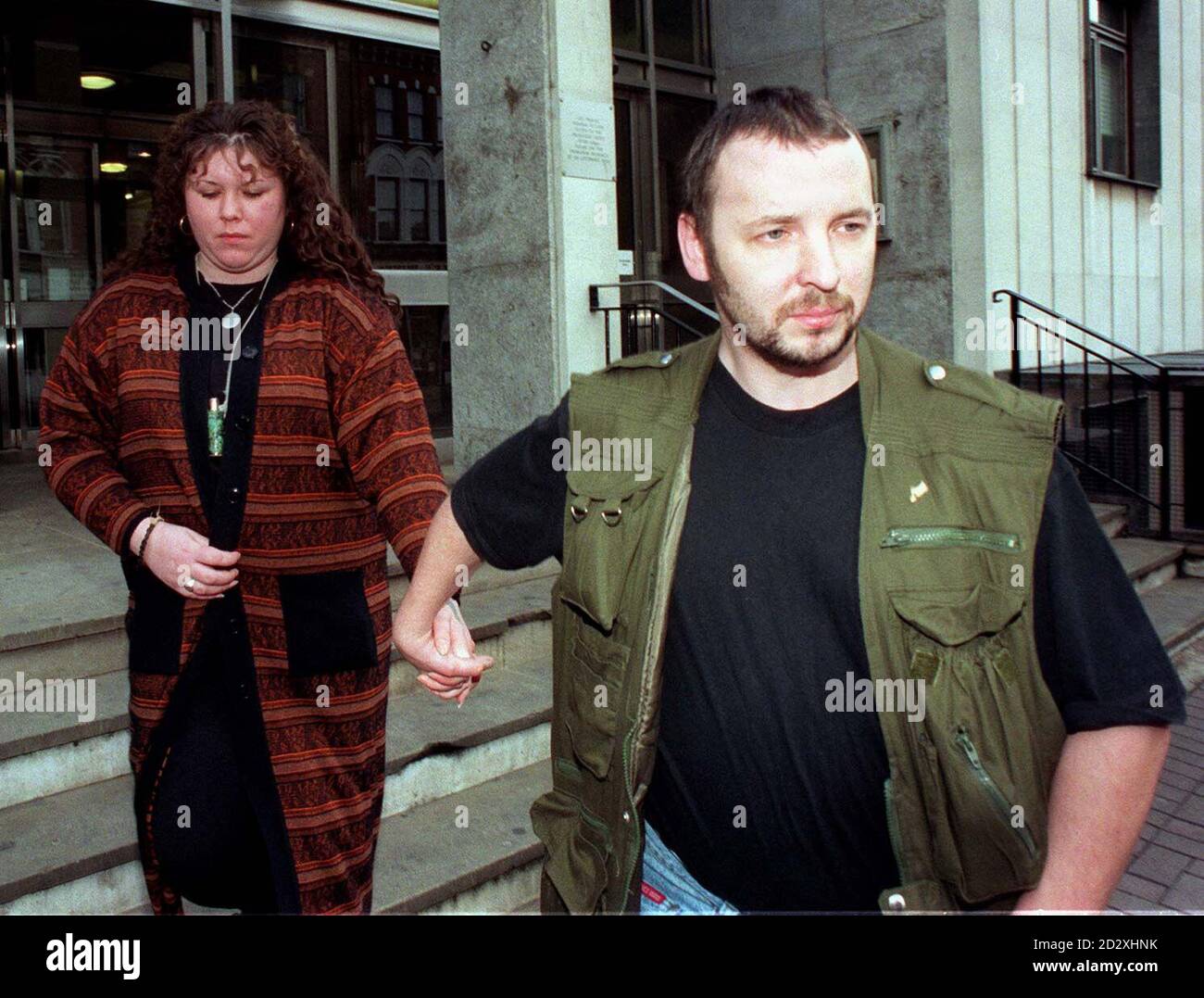 Diane Stagg Deren Ehemann Colin Rechts Von Der Ermordung Von Rachel Nickell Befreit Wurde Verliess Die Sudwestlichen Magistraten In London Wo Sie Zugab Zwei Polizisten Angegriffen Zu Haben Frau Stagg 28 Wurde
