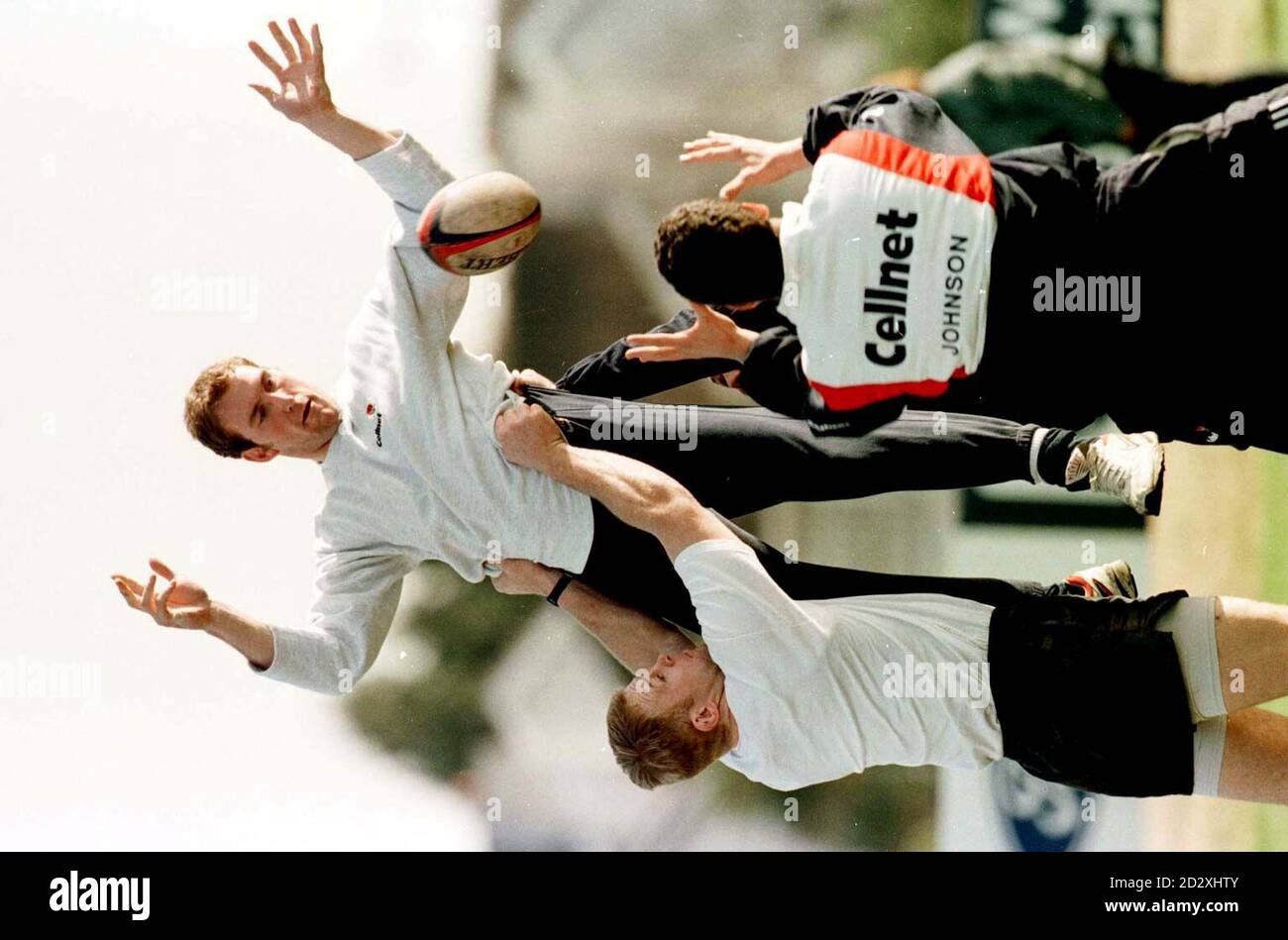 Englands Lawrance Dallaglio in der Schlange beim Training in Dublin heute Nachmittag (Freitag). England steht Irland morgen bei der Five Nations Championship auf der Lansdown Road gegenüber. Foto von Adam Butler/PA. Stockfoto