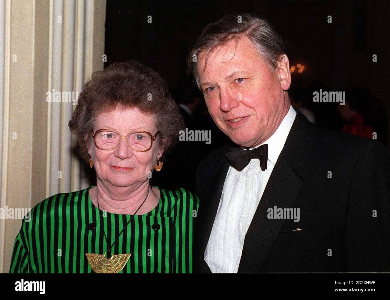 Datei vom 17.9.91 des Naturforschers Sir David Attenborough und seiner Frau Jane. Lady Attenborough starb Anfang dieser Woche an einer Gehirnblutung, nachdem sie in ein Krankenhaus im Zentrum von London gebracht worden war, wie heute (Freitag) bekannt gegeben wurde. Siehe PA Story DEATH Attenborough. Foto von Adam Butler. Stockfoto