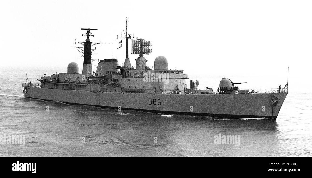 Bibliotheksdatei 200894-296, datiert 5.5.82 HMS Birmingham, einer der beiden Royal Navy Zerstörer in der Gegend und bereit, bei Bedarf bei der Evakuierung von Westlern aus Albanien zu helfen, sagte das Verteidigungsministerium heute (Freitag). PA-Foto. Stockfoto