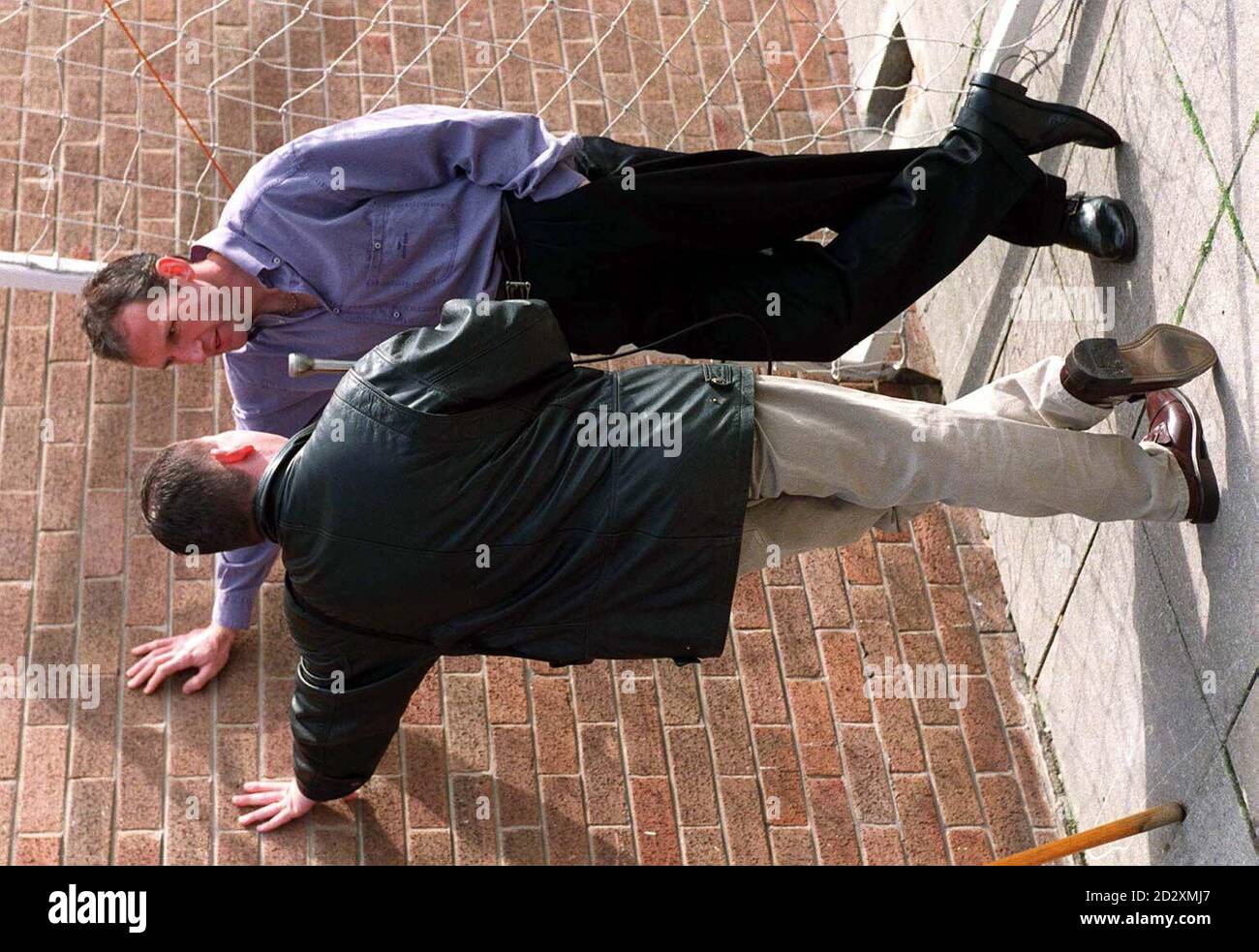 Everton Captain Dave Watson( rechts), der heute als Caretake Manager für seinen Club benannt wurde, beantwortet heute am Bellefield Training Ground (Di) Fragen. Foto John Giles.PA. Stockfoto