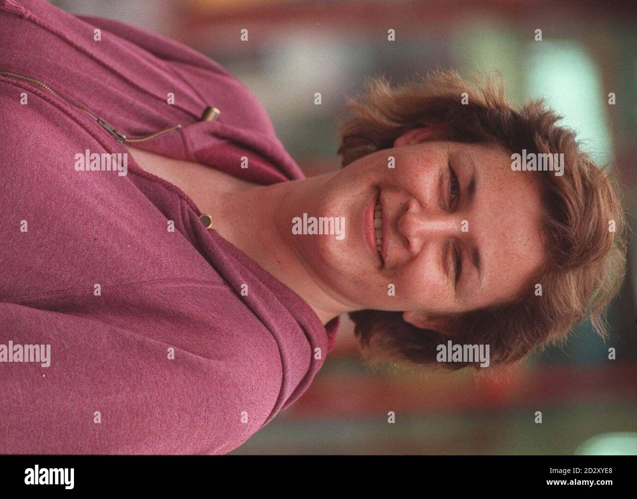 SCHAUSPIELERIN JULIE T WALLACE, EINER DER STARS DER NEUES DRAMA 'STEAMING', DAS SICH UM EINE GRUPPE VON FRAUEN DREHT DIE EIN TÜRKISCHES BAD BESUCHEN Stockfoto