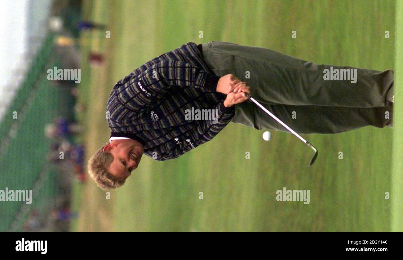 Scotland's Collin Montgomerie beim 13. Platz in Royal Troon während einer Übungsrunde, die heute Morgen um 7:20 Uhr begann. Montgomerie tritt in der 126 Open Championship, die morgen beginnt. Foto von Adam Butler/PA (EDI) Stockfoto
