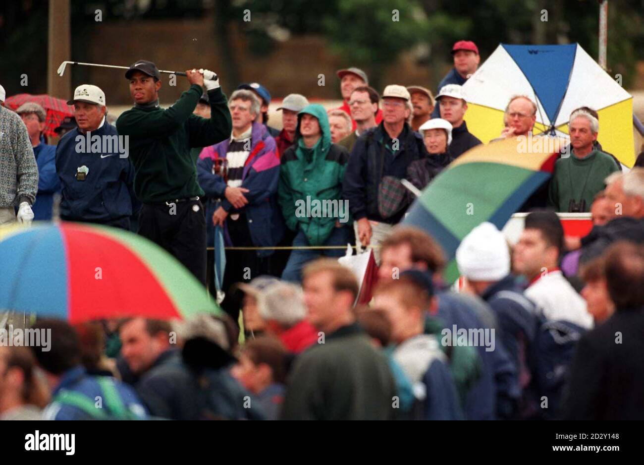 American Tiger Woods unterhält die Zuschauer während einer Übungsrunde an diesem Morgen (Mittwoch) im Royal Troon. Woods tritt in der 126. Open Championship an, die morgen beginnt. Foto von Adam Butler/PA Stockfoto