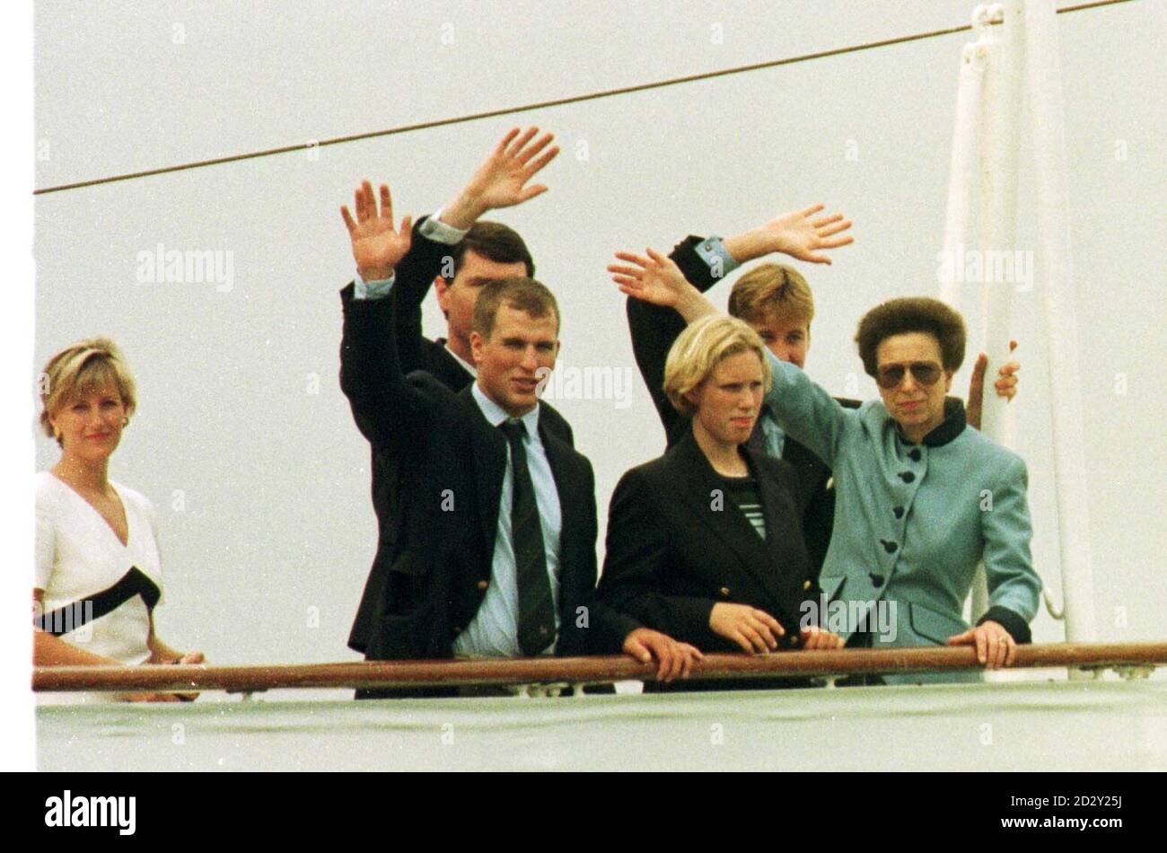 Die königliche Familie, an Bord der Royal Yacht Britannia, während sie auf ihrer jährlichen Tour durch die westlichen Inseln, auf was könnte die letzte offizielle Reise der Yacht sein. BILD VON PAUL EDWARDS SUN ROTA 7.8.97 Stockfoto