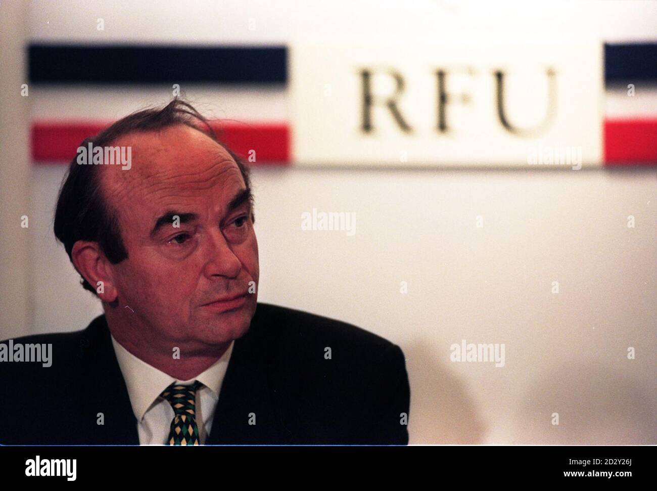 Bücherei Filer datiert 23.10.96 von Tony Hallett, der heute (Dienstag) seinen Rücktritt als Sekretär der Rugby Football Union bestätigt, dann machte ein leidenschaftliches Plädoyer für die Einheit in der englischen Profi-Spiel. Der ehemalige Kapitän der Royal Navy hat Twickenham nur zwei Jahre nach der Nachfolge von Dudley Wood verlassen. Aber er war daran interessiert, Vorschläge zu verspielen, dass seine öffentliche Spaltung mit RFU-Verwaltungsratsvorsitzender Cliff Spröde hinter seiner Entscheidung stand, die er während eines kürzlichen Urlaubs in Amerika getroffen hatte. Foto von Rebecca Naden/PA. Siehe PA Story RUGBY Hallett. Stockfoto