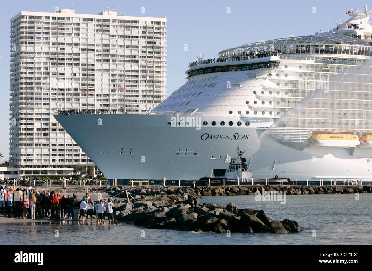 Grosstes Schiff Uber Wasser Stockfotos Und Bilder Kaufen Alamy