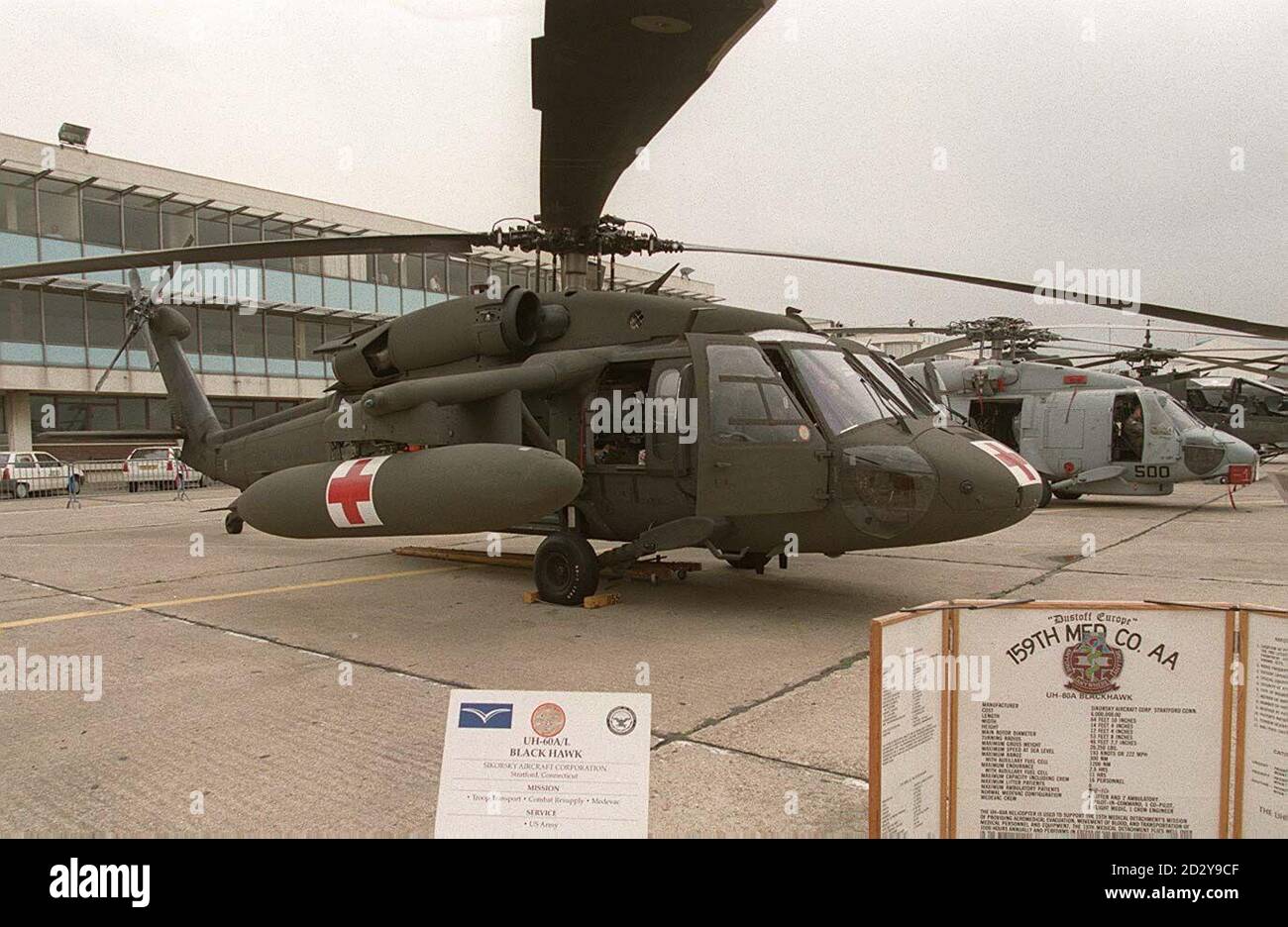Der Sikorsky UH 60 A/L Black Hawk Hubschrauber wird auf der 42. Internationalen Luft- und Raumfahrtausstellung im Pariser Vorort Le Bourget am 19. Juni gezeigt. Stockfoto