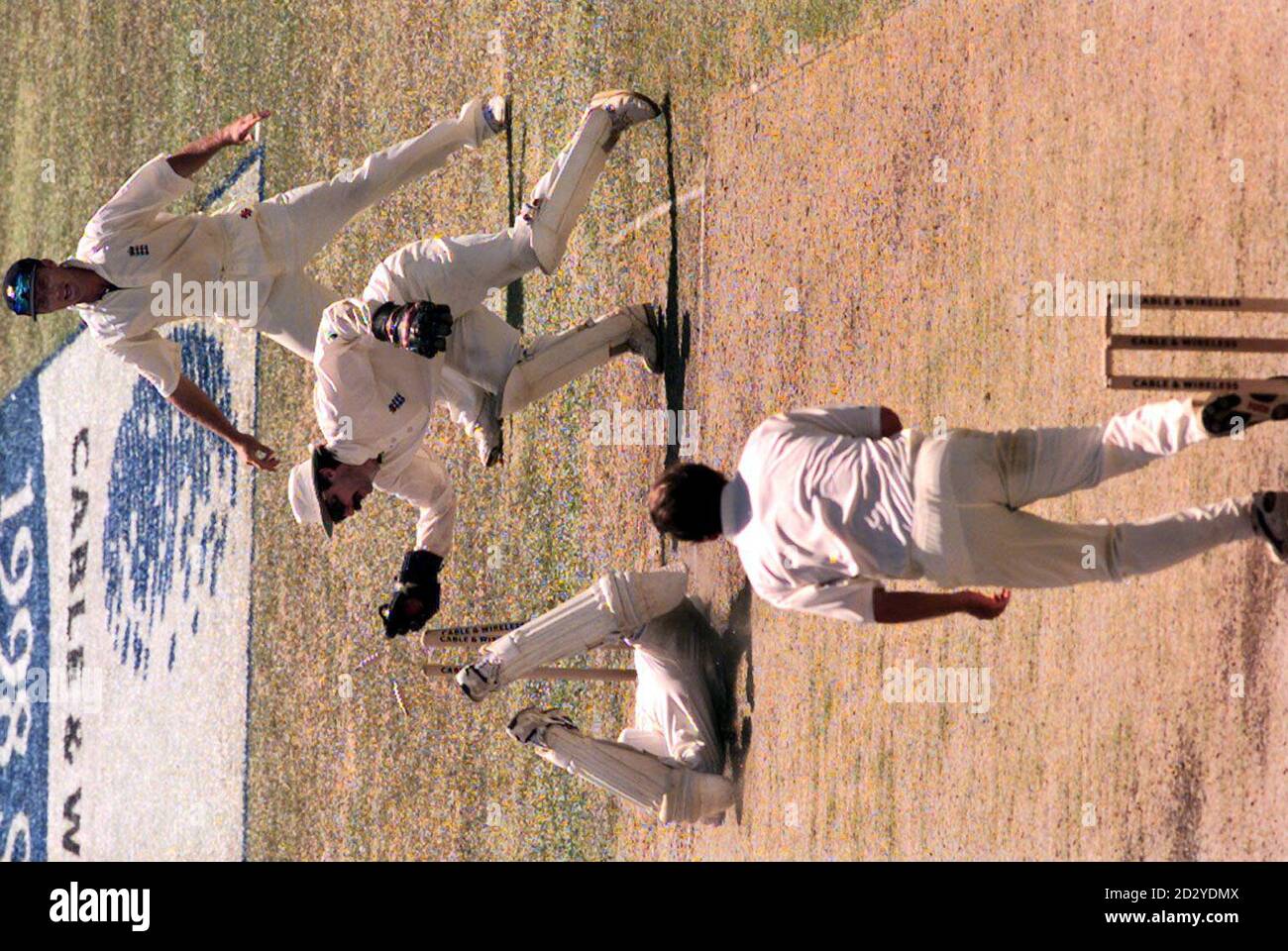 England Wicketkeeper Jack Russell versucht, West-indischen Batsman Shivnarine Chanderpaul, während der 3. Test im Queen's Park Oval, Trinidad heute (Sonntag) zu laufen. Bild von Rebecca Naden.*EDI* Stockfoto