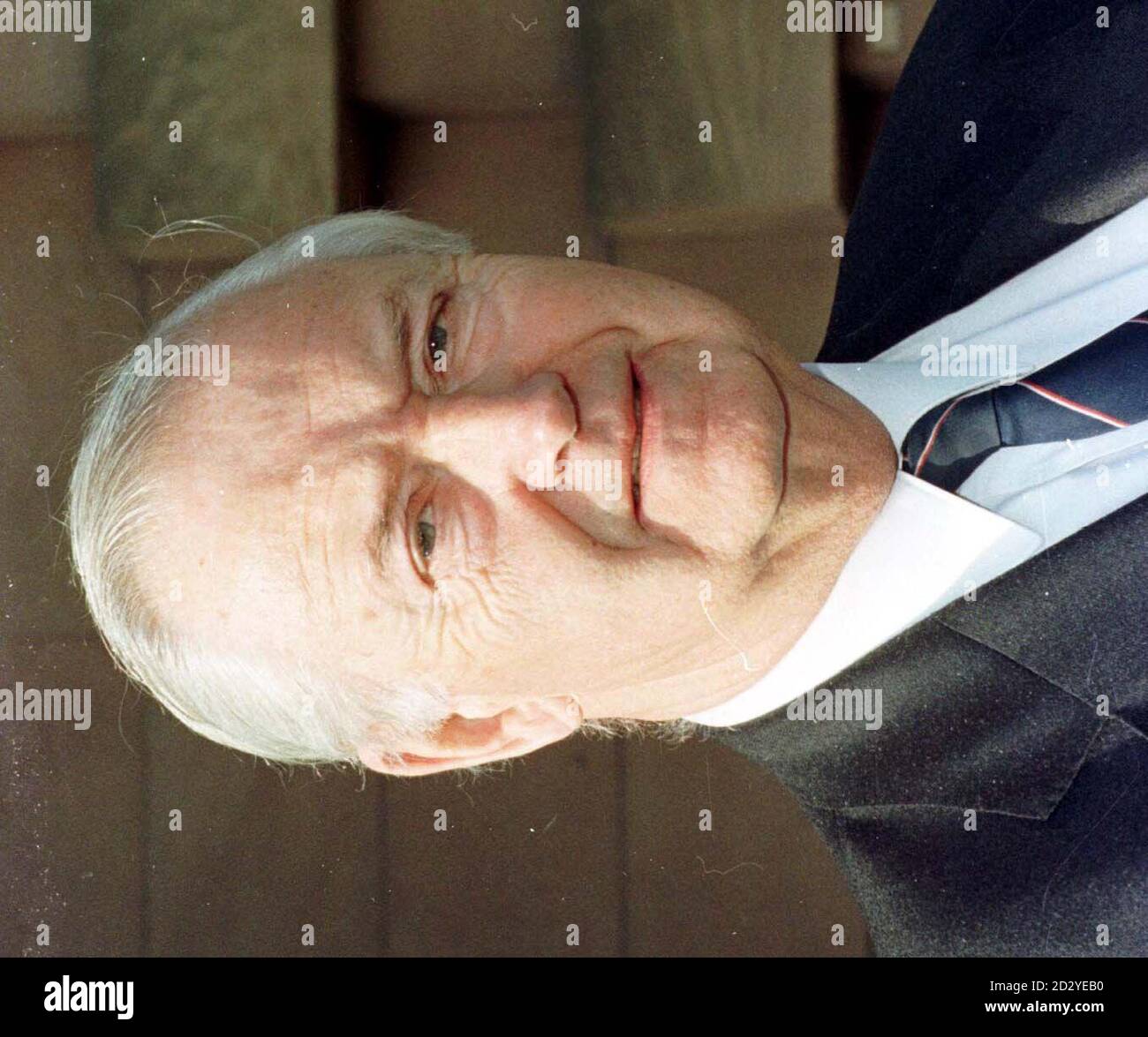 Der Gerichtsmediziner John Hibbert, der heute (Dienstag) vor dem Knutsford Crown Court wegen einer Untersuchung des Todes von Matthew Harding, dem stellvertretenden Vorsitzenden des Chelsea Football Club, starb, der im Oktober 1996 bei einem Hubschrauberabsturz ums Leben kam. Die Inquest hörte, dass Harding und vier andere Männer sofort getötet wurden, als der Hubschrauber, der sie von einem Cup-Krawatte trug, auf die Erde stürzte und in Flammen aufging. Foto von Jeff Morris. Siehe PA Story INQUEST Harding. Stockfoto