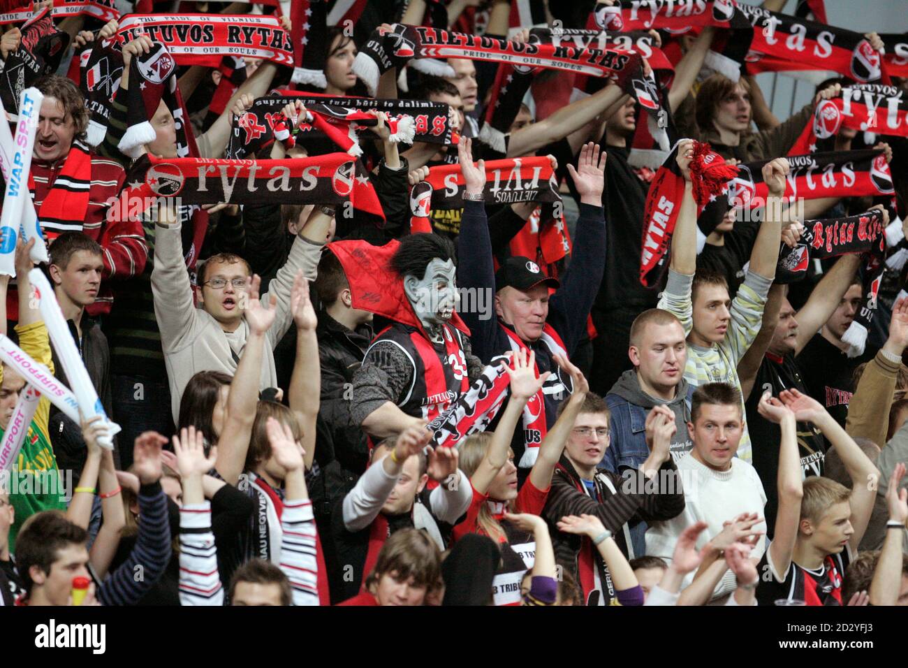 Litauen Basketball Fans Stockfotos Und Bilder Kaufen Alamy