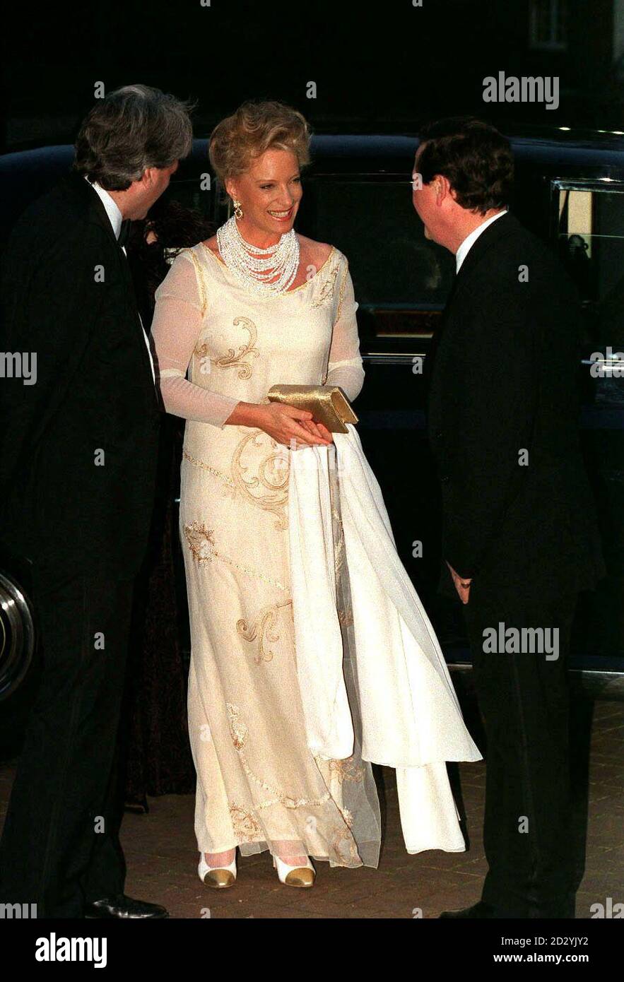 PA NEWS PHOTO 29/4/98 PRINZESSIN MICHAEL VON KENT KOMMT AN LONDON ZOO FÜR EINE SPENDENAKTION ZUGUNSTEN DER WILDER TIGER Stockfoto