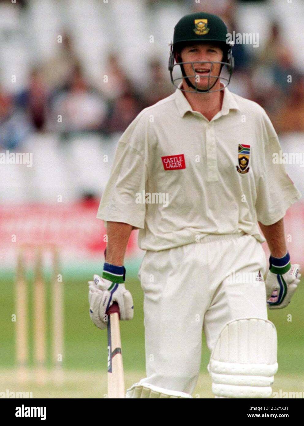 Der Südafrikaner Jonty Rhodes kehrt heute (Sonntag) während des 4. Tests an der Trent Bridge in den Pavillon zurück, nachdem er für 2 Läufe entlassen wurde. Foto von Rebecca Naden./PA Stockfoto