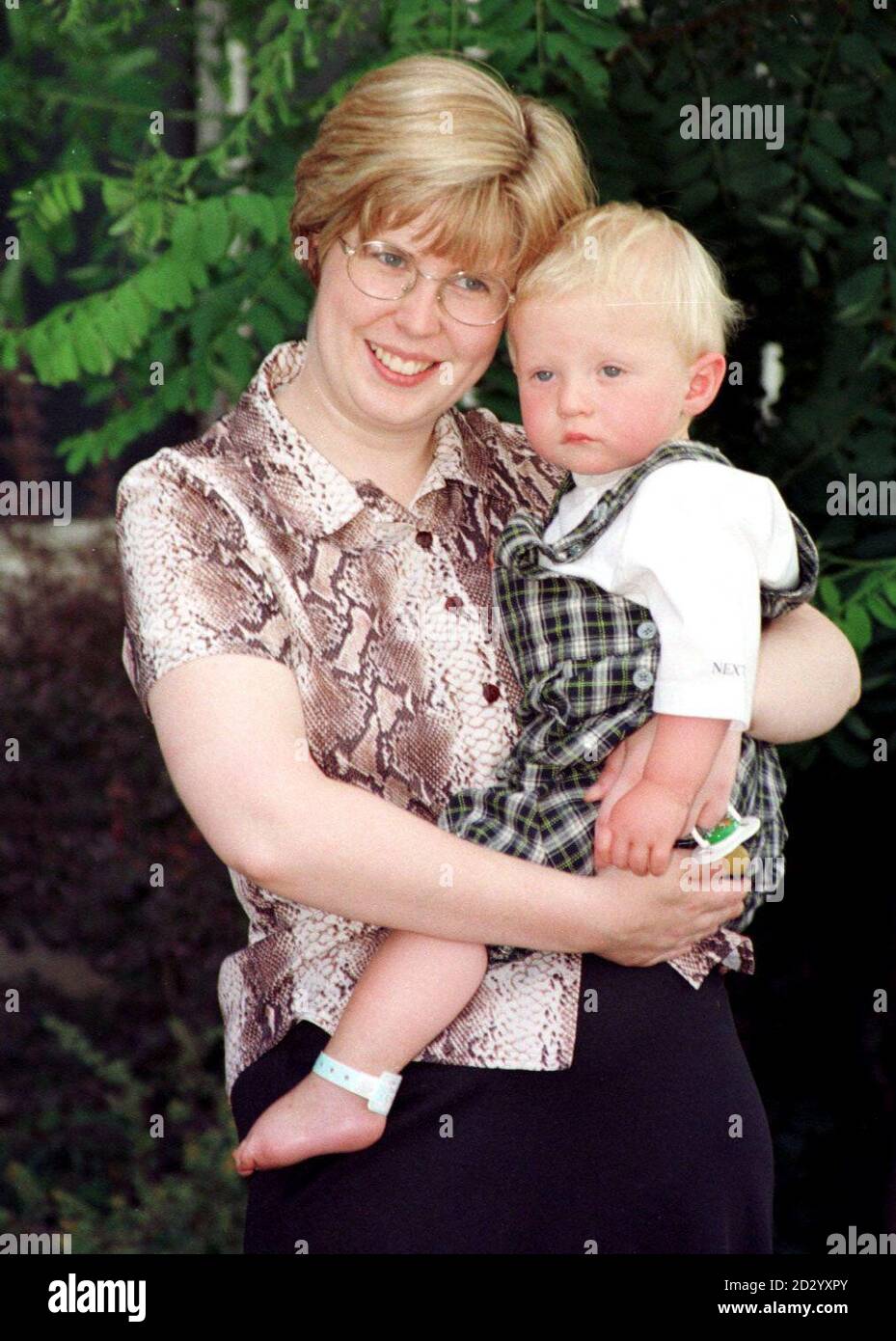 Das verschwundene Baby Liam Evans wird heute (Montag) mit seiner Mutter Ruth wiedervereint, nachdem er in der Nähe der Leiche seines Großvaters Gwilym Evans, 61, eines pensionierten Polizeibeamten, gefunden wurde, der am Donnerstag sein Haus in Old Colwyn an der Küste von Nordwales für eine Fahrt verließ. Foto von Dave Kendall/PA. Siehe PA Geschichte VERMISSTEN Enkel Stockfoto