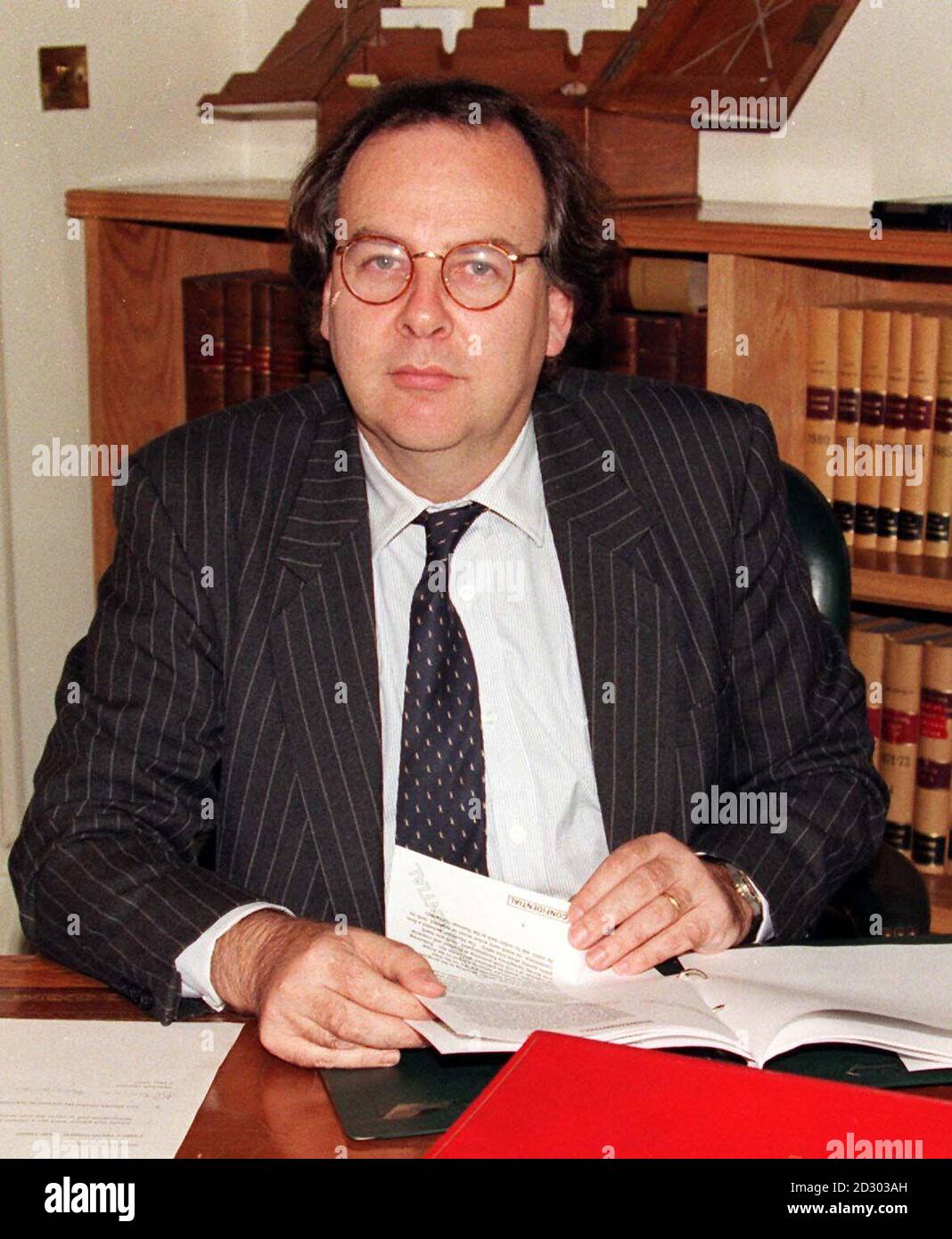 AKTUELLE DATEI Bild von Lord Falconer, Staatsminister im Kabinett Büro, der als Regierungsaktionär im Millennium Dome benannt wurde. Lord Falconer, ein langjähriger Freund des Premierministers, wird Peter Mandelson abtreten, der die Kontrolle über den Dome aufgab, als er vor Weihnachten als Handels- und Industrieminister zurücktrat. Siehe PA Story POLITICS Dome. Foto von David Giles. Stockfoto