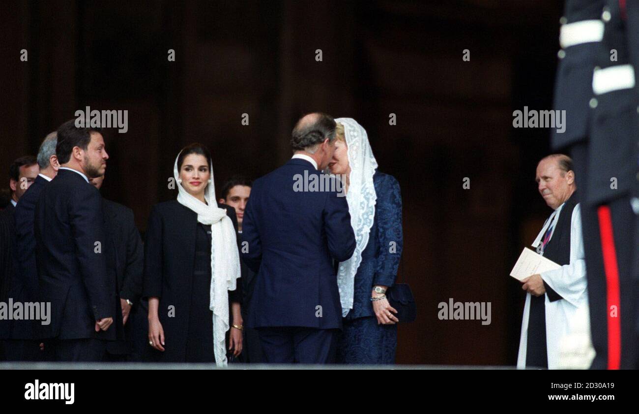 Von links: König Abbulah II., Königin Rania, Prinz Charles und Königin Noor von Jordanien, bei der Gedenkfeier für den verstorbenen König Hussein von Jordanien, in der St. Pauls Cathedral in London, zum Gedenken an den König, der am 99. Stockfoto