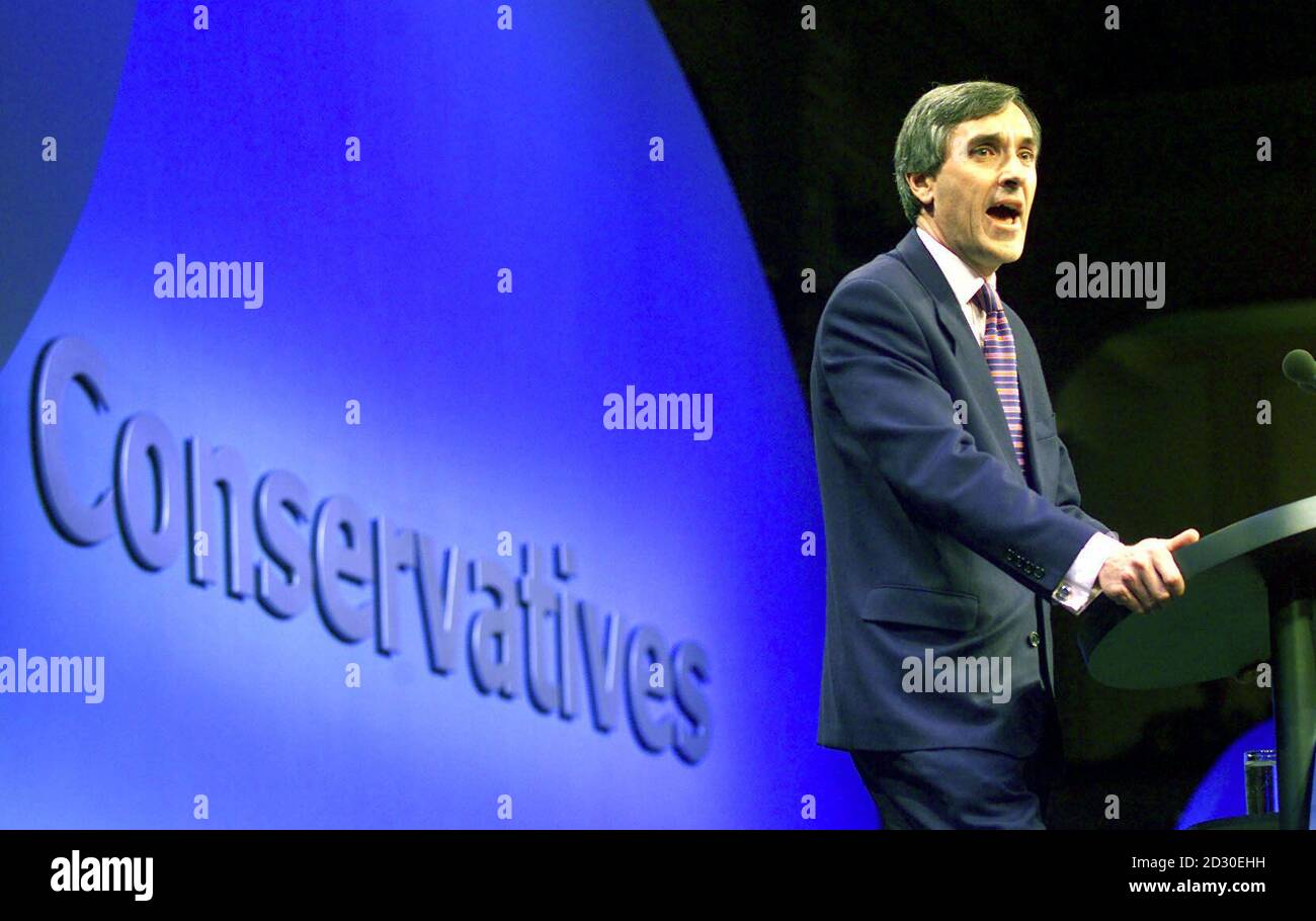 John Redwood, Schattenminister für Umwelt, Verkehr und Regionen, spricht auf der Konferenz der Konservativen Partei in Blackpool. Stockfoto