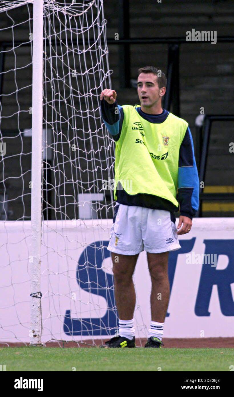 Der schottische Fußballspieler Paul Ritchie bei einem Training in Ayr, vor dem Qualifikationsspiel der Euro 2000 gegen Litauen. Stockfoto