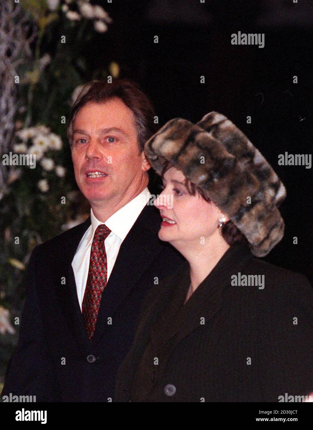 Premierminister Tony Blair besuchte in Begleitung seiner Frau Cherie den Millennium Church Service in der St. Paul's Cathedral in London. Stockfoto