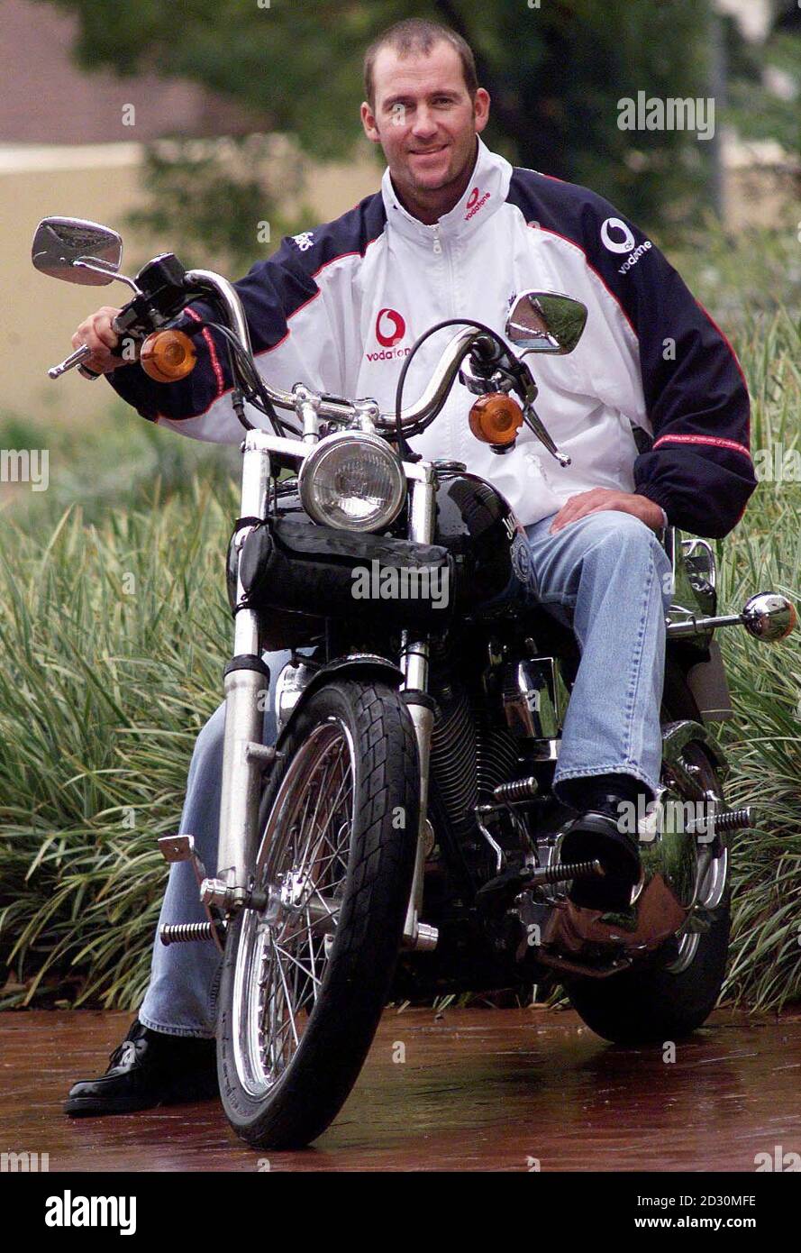 England Cricketer und Motorrad-Fan Craig White fährt eine 1340cc Softail  Custom Harley Davidson 1998, im Wert von 145,000 Rand (ca. 14,000), in  Johannesburg. * White ist ein Mitglied der eintägigen Mannschaft, die