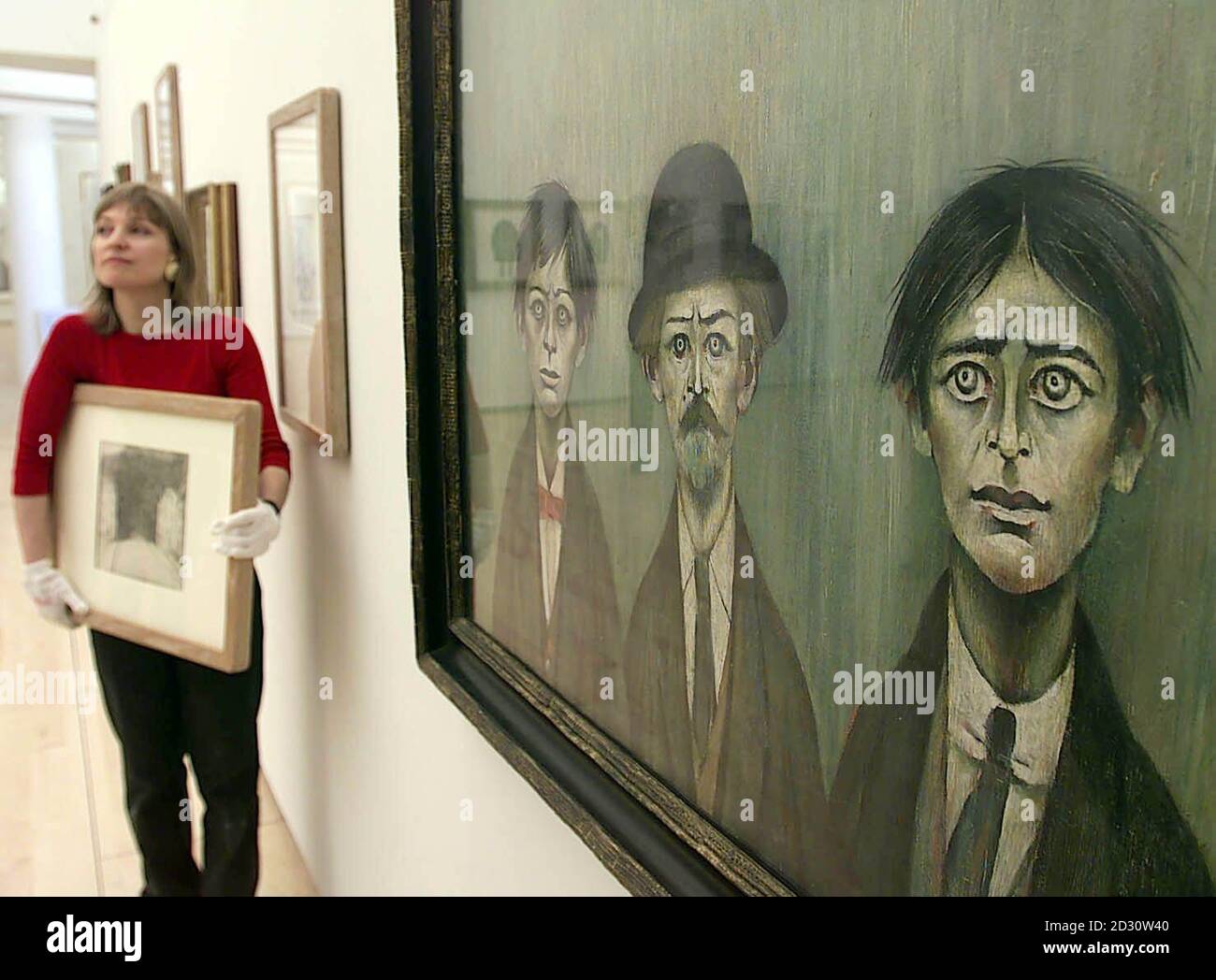 Die Arbeiter des neuen multikulturellen Lowry-Zentrums in Salford, Manchester, das am 28/04/00 für die Öffentlichkeit zugänglich ist, haben den Galerien, die dem Werk des Salford-Künstlers L S Lowry gewidmet sind, den letzten Schliff gegeben. Stockfoto