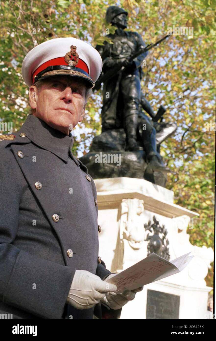 Generalkapitän der Royal Marines, der Herzog von Edinburgh bei der Enthüllung des Royal Marines National Memorial in London. Der Gottesdienst und die Wiederweihung des Denkmals waren zu Ehren der 10,000 königlichen Marineinfanteristen, die im 20. Jahrhundert in Aktion fielen. Stockfoto