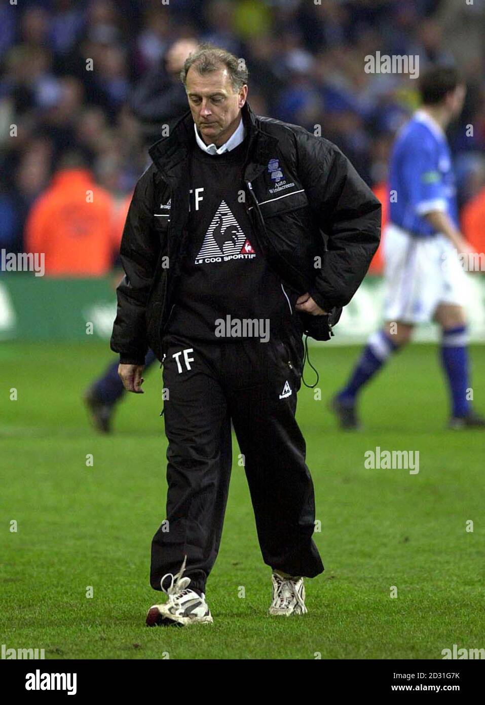 Birmingham City Football Manager Trevor Francis verlässt das Feld nach der Niederlage seiner Seite gegen Liverpool im Worthington Cup Finale, im Millennium Stadium, in Cardiff. * 15/10/01 Francis hat Unternehmen mit Birmingham City im gegenseitigen Einvernehmen nach nur einem der letzten sechs Ligaspiele in dieser Saison gewonnen getrennt. DIESES BILD KANN NUR IM RAHMEN EINER REDAKTIONELLEN FUNKTION VERWENDET WERDEN. KEINE INOFFIZIELLE CLUB-WEBSITE. Stockfoto