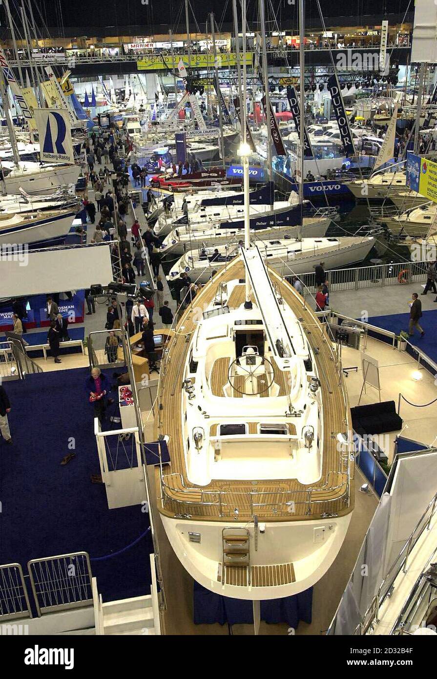 Eine allgemeine Ansicht der London Boat Show im Londoner Earls Court, die offiziell von Round the World-Segelyachtswoman Ellen MacArthur eröffnet wurde. Stockfoto