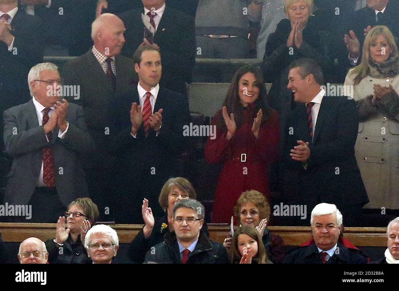 Der Duke und die Herzogin von Cambridge, um das Spiel der Dove Men Series im Millennium Stadium, Cardiff, zu erleben. Stockfoto