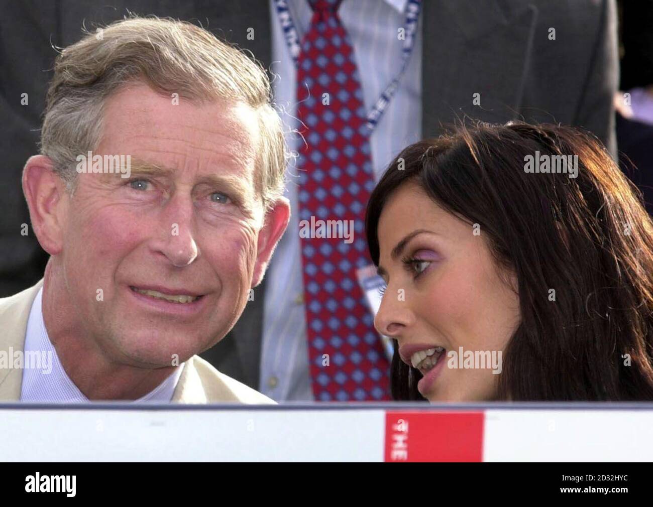 The Prince of Wales mit der australischen Popsängerin Natalie Imbruglia während der Capital Radio Party im Park am Hyde Park in London. Stockfoto