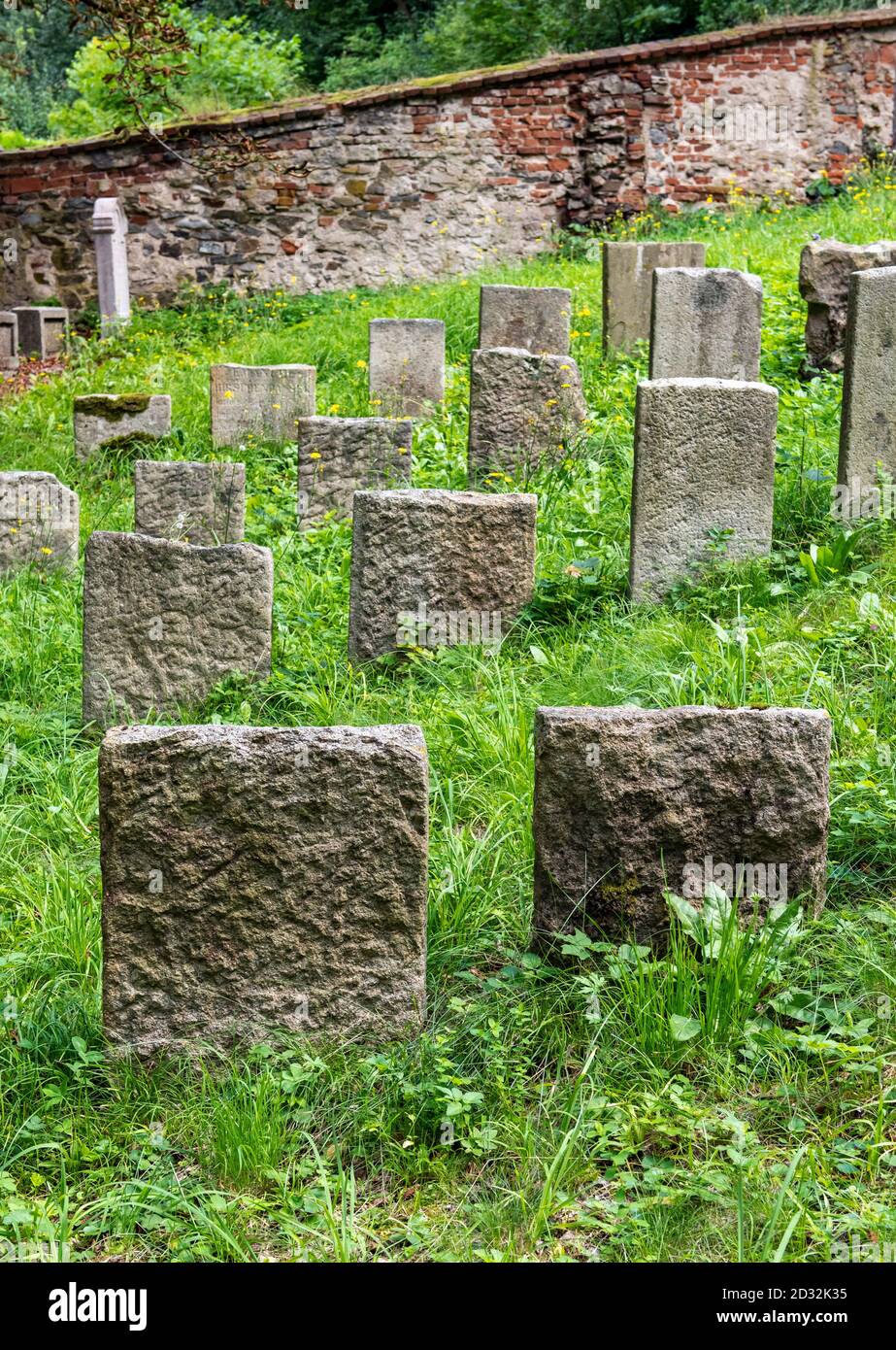 Grabsteine auf dem Jüdischen Friedhof in Jemnice, Tschechische Republik Stockfoto