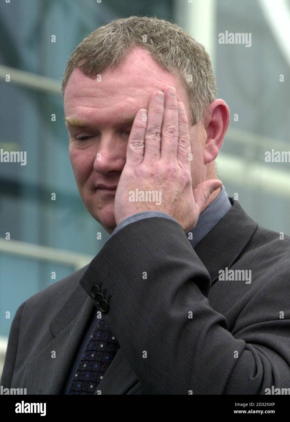 Greg Clarke, Vorsitzender von Leicester City PLC, vor dem Walkers Stadium, Leicester. Leicester hat bekannt gegeben, dass der Verein beantragt hat, in die Verwaltung gestellt zu werden. * .... Die Finanzen des First Division Clubs sind seit dem Abstieg aus der Premiership in der vergangenen Saison ein ernstes Problem. Stockfoto