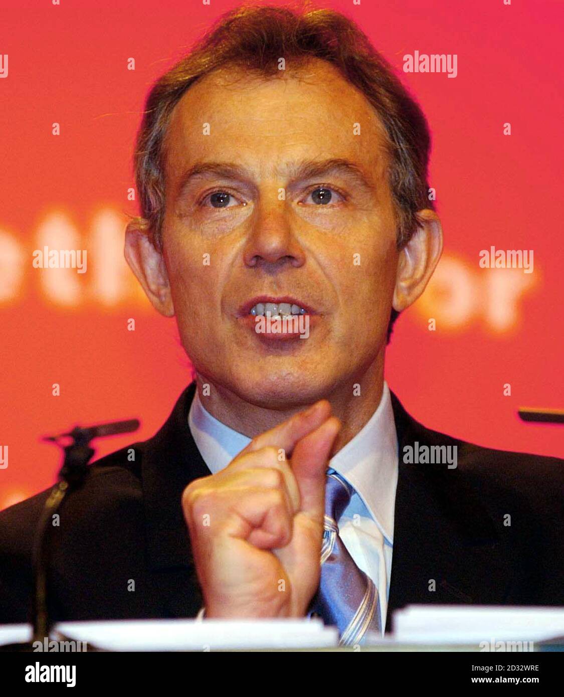 Premierminister Tony Blair spricht in der Brangwyn Hall, Swansea, vor der Konferenz der walisischen Labour Party. Stockfoto