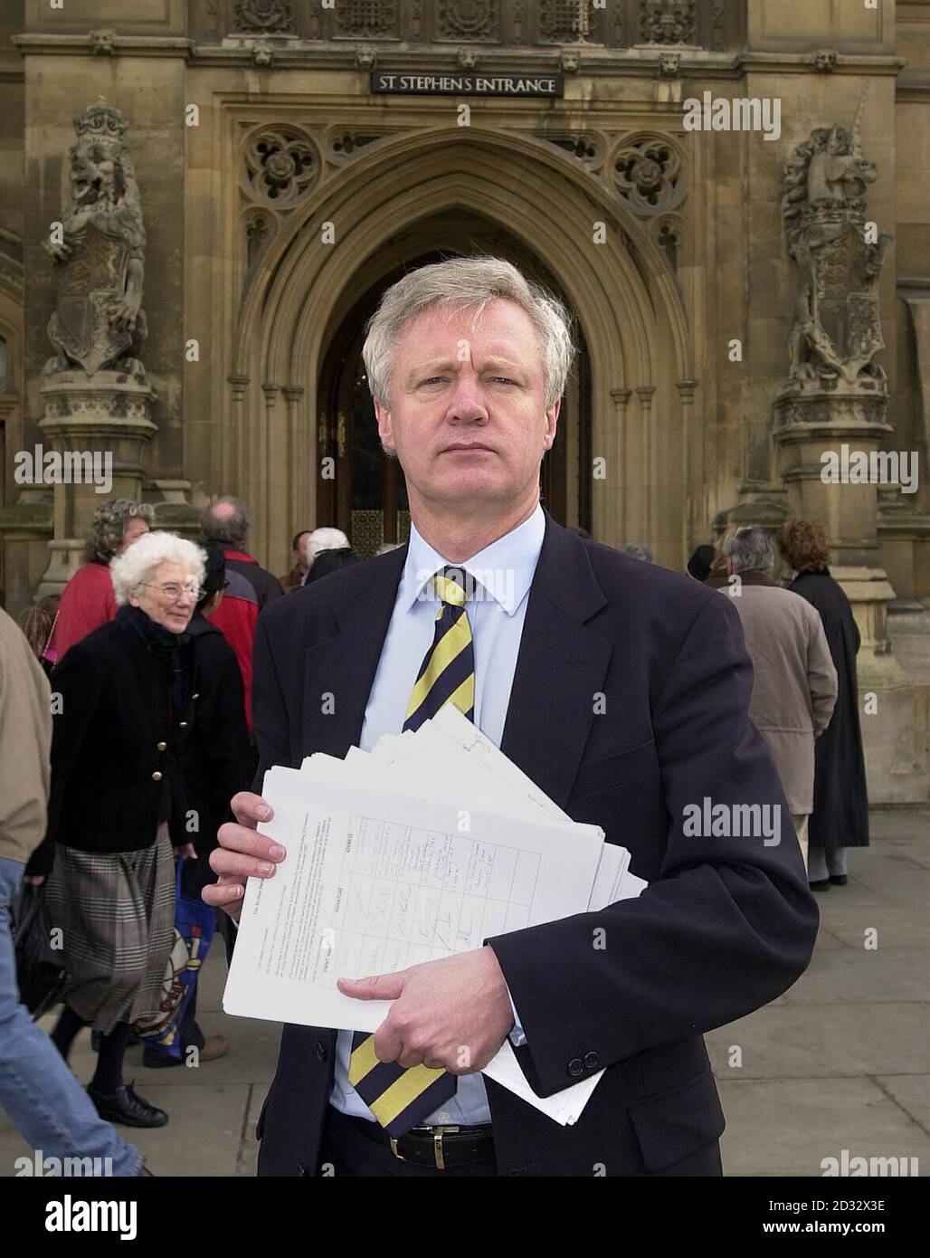 David Davis MP vor dem Unterhaus, mit einer Petition, um zu versuchen, Arbeitsplätze bei BA Systems in Brough, East Ridding, zu retten. Stockfoto