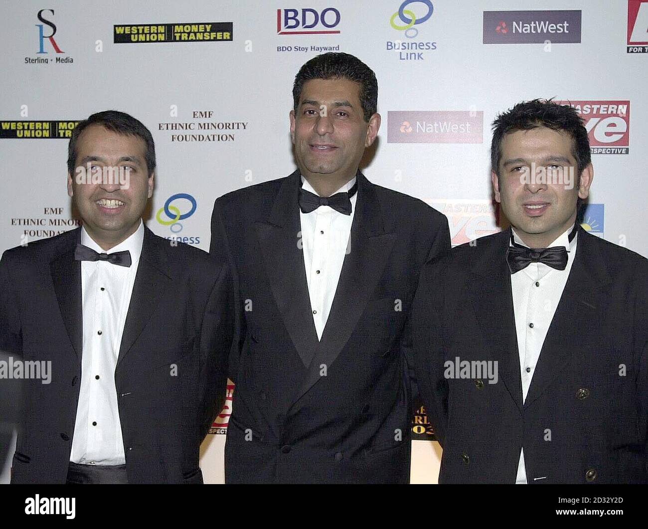 Drei der Gewinner des Eastern Eye Asian Business Awards im Natural History Museum in London. (l/r) Gewinner des Gemeinschaftspreises, Zuffar Haq, Entreprenear of the Year, Firoz Kassam und Newcomer of the Year, Dr. Sunny Luthra. * die Asian Business Awards 2003 werden von der Ethnic Media Group organisiert und fallen mit der Veröffentlichung der reichsten Asiaten Großbritanniens zusammen. Stockfoto