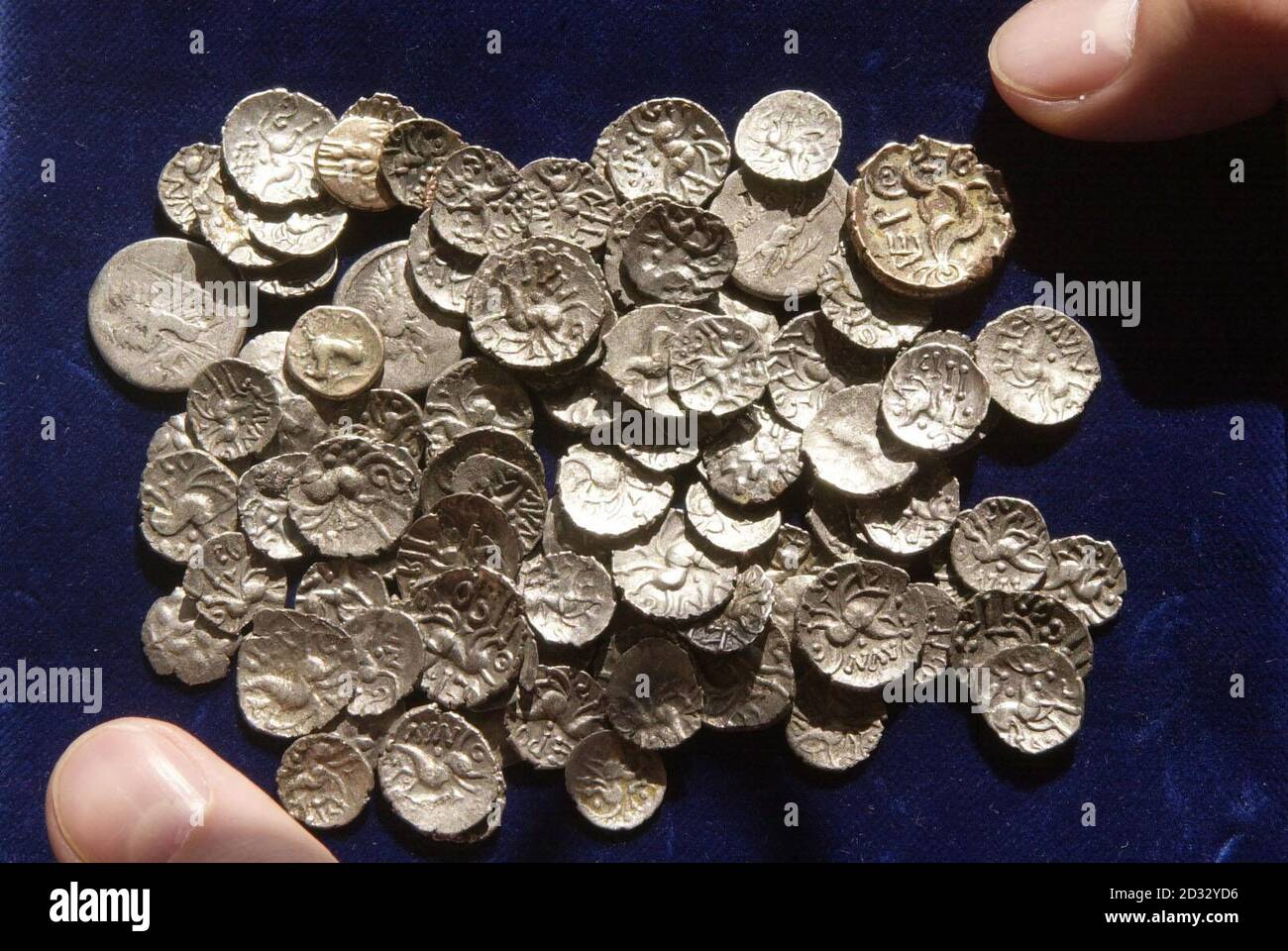 Der größte Hort von Gold- und Silbermünzen aus der Eisenzeit, der jemals in Großbritannien gefunden wurde, ist im British Museum im Zentrum Londons ausgestellt. Der außergewöhnliche Fund von mehr als 3,000 Münzen wurde auf einem Feld in Ost-Leicestershire gemacht. * Sie stammen aus 2,000 Jahren und sind eines der ersten Beispiele für Münzhorte aus der Eisenzeit, die in Großbritannien zu sehen sind. Stockfoto