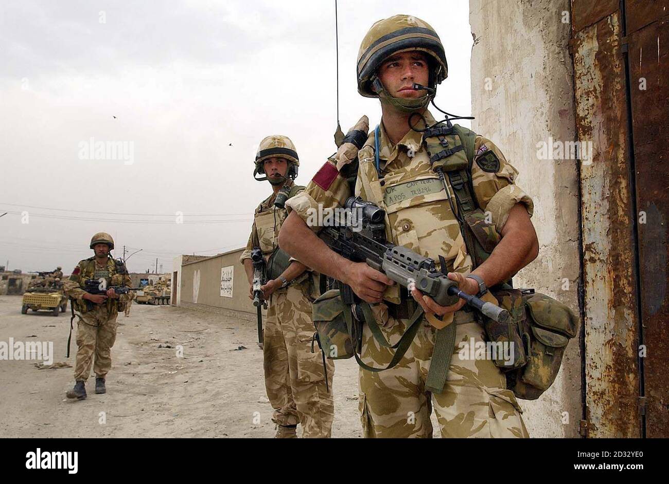 1. Bataillon C Company Parachute Regiment und US-Truppen Sicherung der Stadt AD Adyr nördlich von Basra Südirak. Stockfoto