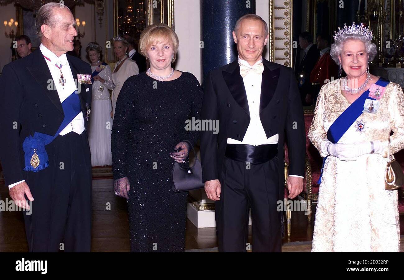 Queen Elizabeth Ii On Visit To Russia Stockfotos Und Bilder Kaufen Alamy
