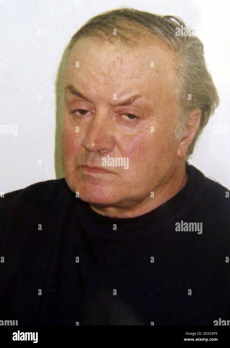 Norfolk-Bauer Tony Martin, der nach seiner Entlassung aus dem Gefängnis in sein Farmhaus in Norfolk zurückkehren soll. 01/08/2003: Martin heute Abend erzählte, wie er nicht bereut, die Waffe, die einen 16-jährigen Einbrecher getötet schießen - aber sympathisiert mit der Mutter des toten Teenagers, Freitag, 1. August 2003. Martin wurde freigelassen, nachdem er zwei Drittel seiner fünfjährigen Haftstrafe wegen Mordes an Fred Barras und schwerer Verletzung von Brendon Fearon verbüßt hatte. Er sagte, er habe keine Pläne, für Gesetzesänderungen zu werben und bestand darauf, dass der Grund, warum er mehr als einmal gefeuert habe, auf Adrenalin lag. 22/09/2003: Martin wird erwartet, seinen Anwalt zu treffen Stockfoto