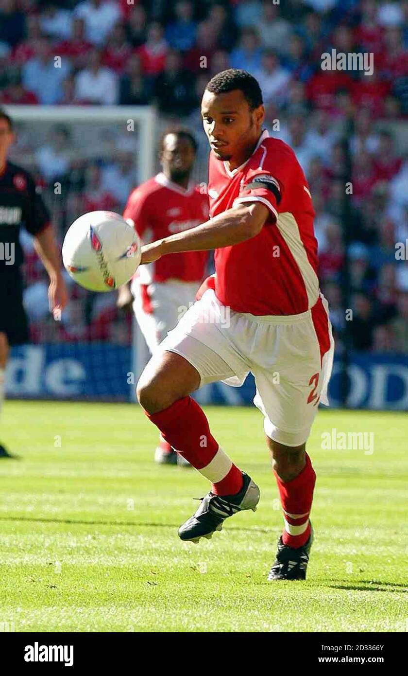 Matthieu Louis-Jean von Nottingham Forest, während des Spiels der Nationwide Division One gegen Sheffield United, am City Ground, Nottingham. DIESES BILD KANN NUR IM RAHMEN EINER REDAKTIONELLEN FUNKTION VERWENDET WERDEN. KEINE INOFFIZIELLE CLUB-WEBSITE. Stockfoto