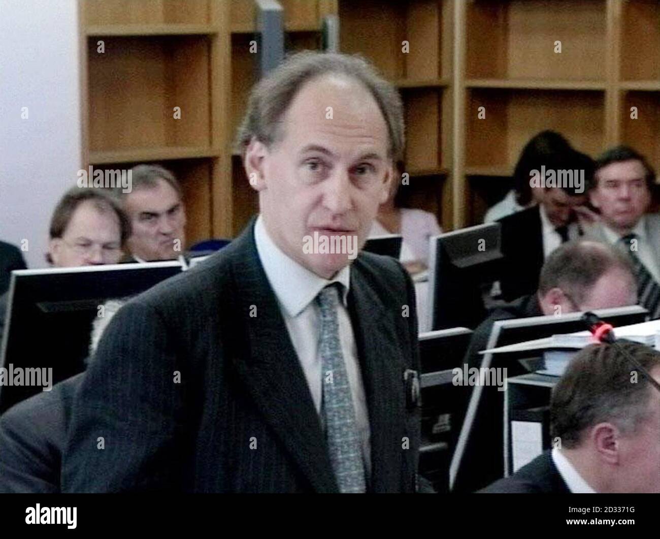 Andrew Caldecott, QC, Counsel der BBC, gab seine Abschlusserklärung vor der Hutton-Untersuchung vor dem High Court in London ab. Lord Hutton erkundigt sich nach den Ereignissen rund um den offensichtlichen Selbstmord des Waffenexperten Dr. David Kelly, der im Zentrum eines Krieges zwischen der Regierung und der BBC stand, nachdem er zugegeben hatte, mit dem Journalisten Andrew Gilligan zu sprechen, der berichtete, dass die Regierung ihr Irak-Dossier "versengt" habe. Stockfoto