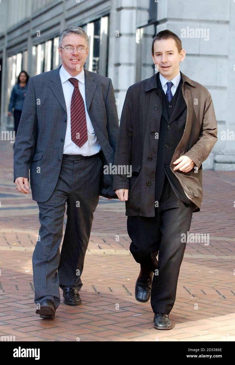 Shrewsbury und Atcham Labor Party Schatzmeister Simon Edwards (links) kommt mit Kollegen John Turnbull kommt am Birmingham County Court, da die Labour Party versucht, einen rechtlichen Kampf gegen den liberal-demokratischen Abgeordneten Paul Marsden zu regeln, nachdem er aus der Shrewsbury und Atcham Labor Party abgetreten ist. Stockfoto