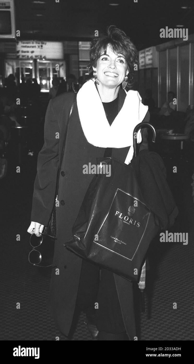 Schauspielerin Linda Gray, die am Flughafen Heathrow Sue Ellen Ewing spielt, Ehefrau des Ölmagnaten J.R Ewing in Dallas. Stockfoto