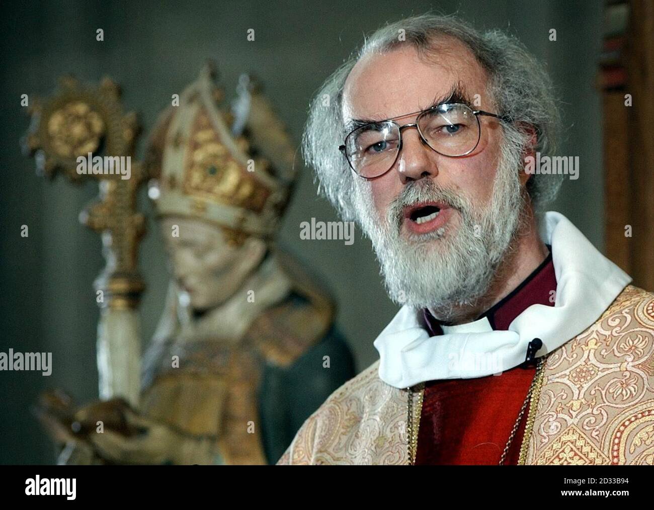 Erzbischof von Canterbury Dr. Rowan Williams hält seine Weihnachtspredigt, während eines Dienstes in Canterbury Catherdral. Wo er Christen, Juden und Muslime drängte, zusammen zu stehen, während er seine jährliche Weihnachtspredigt hielt. Stockfoto