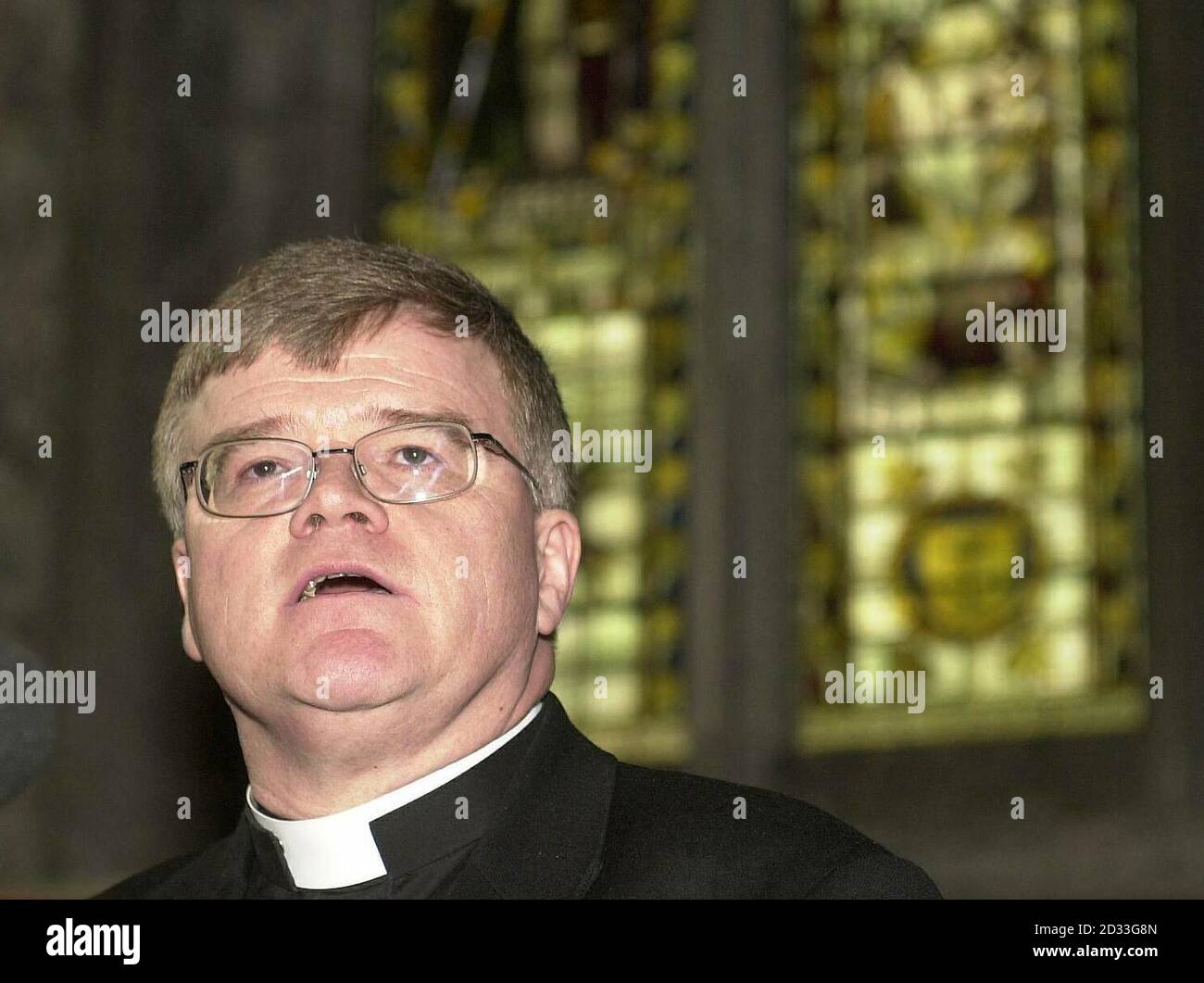 Dr. Jeffrey John, in der St Albans Cathedral, nachdem er als nächster Dekan von St Albans benannt wurde. Die Königin hat die Homosexuell Canon Position als einer der ältesten Arbeitsplätze in der Kirche von England eine Ernennung, die die Debatte über Homosexuell Klerus wieder entfachen genehmigt. Die Ernennung von Dr. John zum Bischof von Reading im vergangenen Mai provozierte starke Kritik von konservativen Evangelikalen und er wurde schließlich vom Erzbischof von Canterbury, Dr. Rowan Williams, dazu überredet, seine Kandidatur zurückzuziehen. Stockfoto