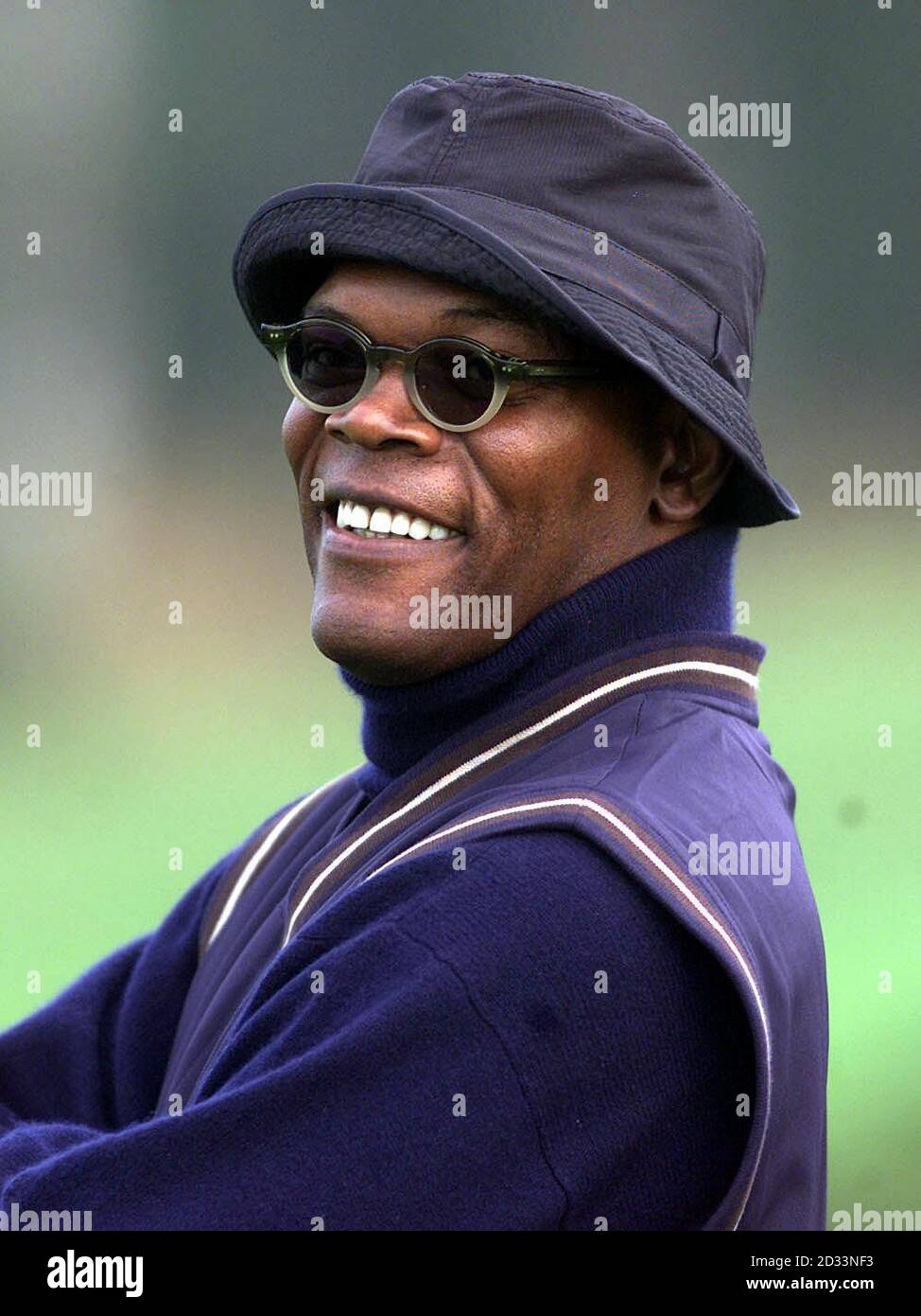 Der amerikanische Filmschauspieler Samuel L Jackson nutzt die Sonnenstrahlen bei den Dunhill Links Championships in Carnoustie, Schottland. Cgolf lwpp Stockfoto