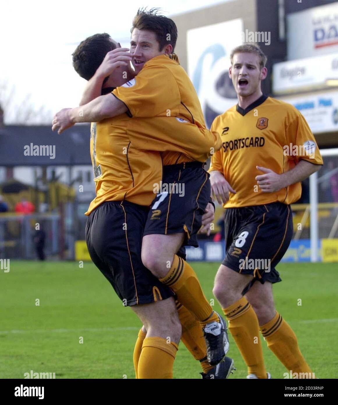 Ryan Williams (Mitte) von Hull City feiert das 1-0. Spiel gegen Shrewsbury während ihres Nationwide Division Three-Spiels auf Hulls Boothferry Park Ground. DIESES BILD KANN NUR IM RAHMEN EINER REDAKTIONELLEN FUNKTION VERWENDET WERDEN. KEINE INOFFIZIELLE CLUB-WEBSITE. Stockfoto