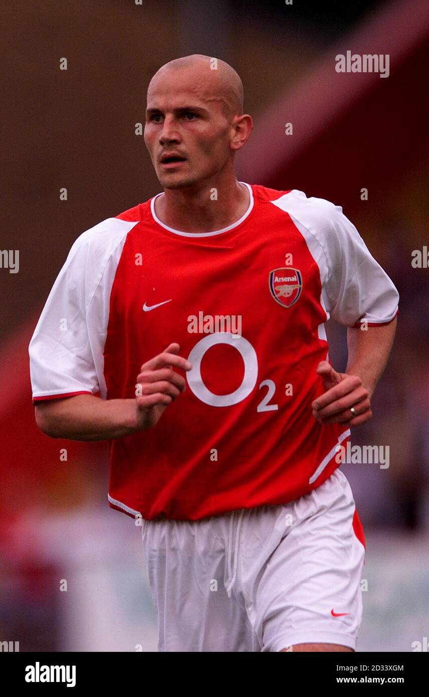 Arsenals neuer Signing Pascal Cygan, während der Vorsaison freundlich auf Broadhall Ground, Stevenage. DIESES BILD KANN NUR IM RAHMEN EINER REDAKTIONELLEN FUNKTION VERWENDET WERDEN. KEINE WEBSITE-/INTERNETNUTZUNG, ES SEI DENN, DIE WEBSITE IST BEI DER FOOTBALL ASSOCIATION PREMIER LEAGUE REGISTRIERT. Stockfoto Arsenals neuer Signing Pascal Cygan, während der Vorsaison freundlich auf Broadhall Ground, Stevenage. DIESES BILD KANN NUR IM RAHMEN EINER REDAKTIONELLEN FUNKTION VERWENDET WERDEN. KEINE WEBSITE-/INTERNETNUTZUNG, ES SEI DENN, DIE WEBSITE IST BEI DER FOOTBALL ASSOCIATION PREMIER LEAGUE REGISTRIERT. Stockfoto
